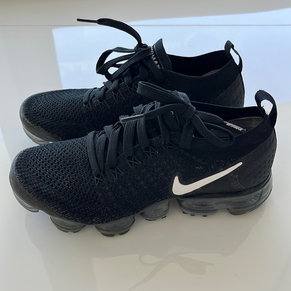 Women’s Black Nike Fly knit Vapormax size 7